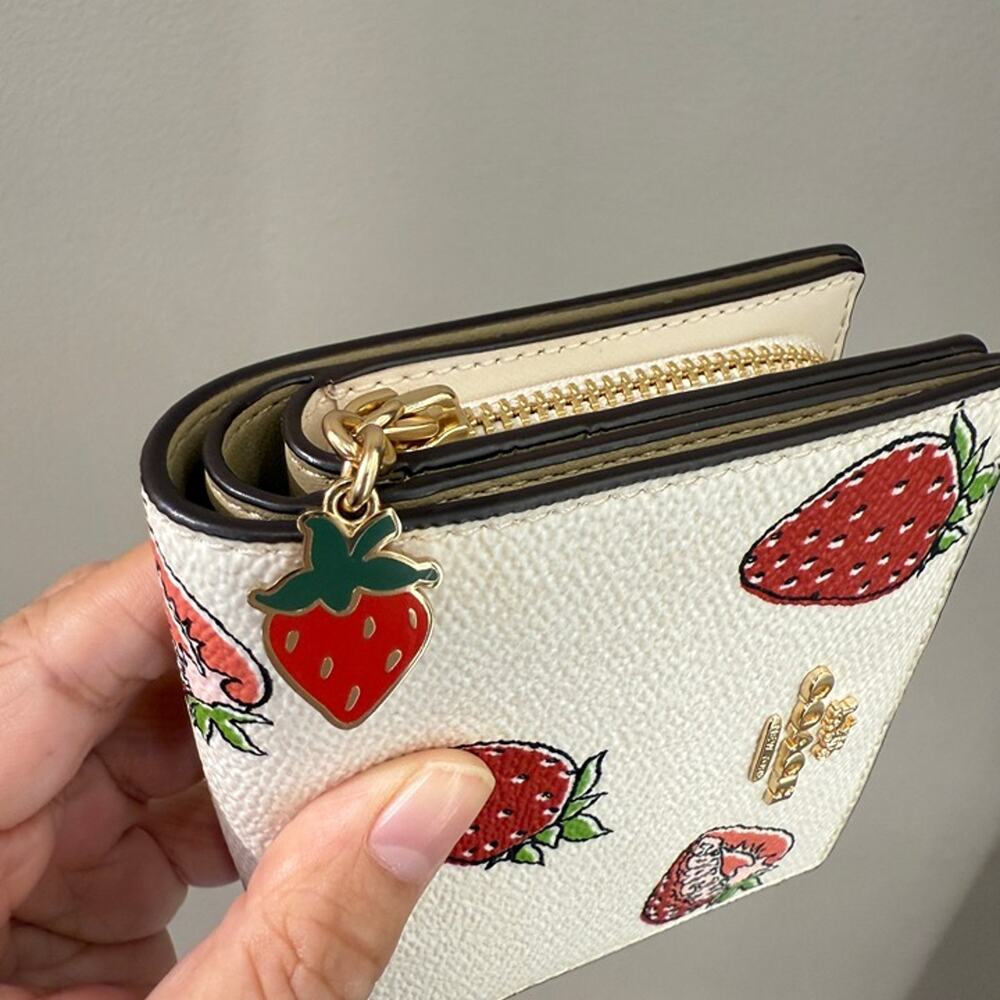 Coach CAP18 Snap Wallet With Strawberry Print - Picture 2 of 7